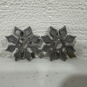 2012 TMNT Leonardo Shell Throwing Spikes Shuriken Weapon Accessory Lot of 2